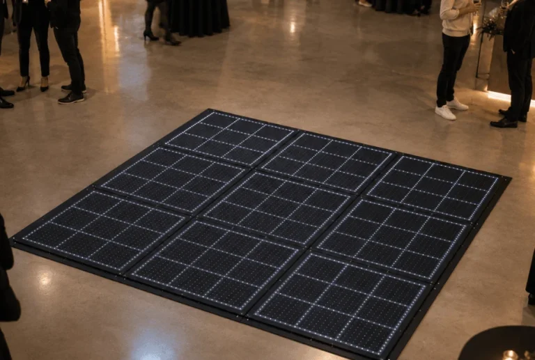 Winkelcentrum promotie met een interactieve vloer en bezoekers eromheen